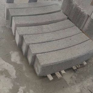临汾芝麻白弧形路牙石