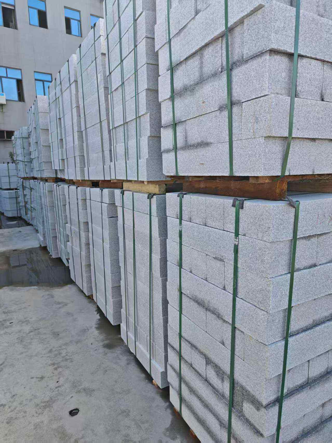 临汾芝麻白路牙石，路侧石