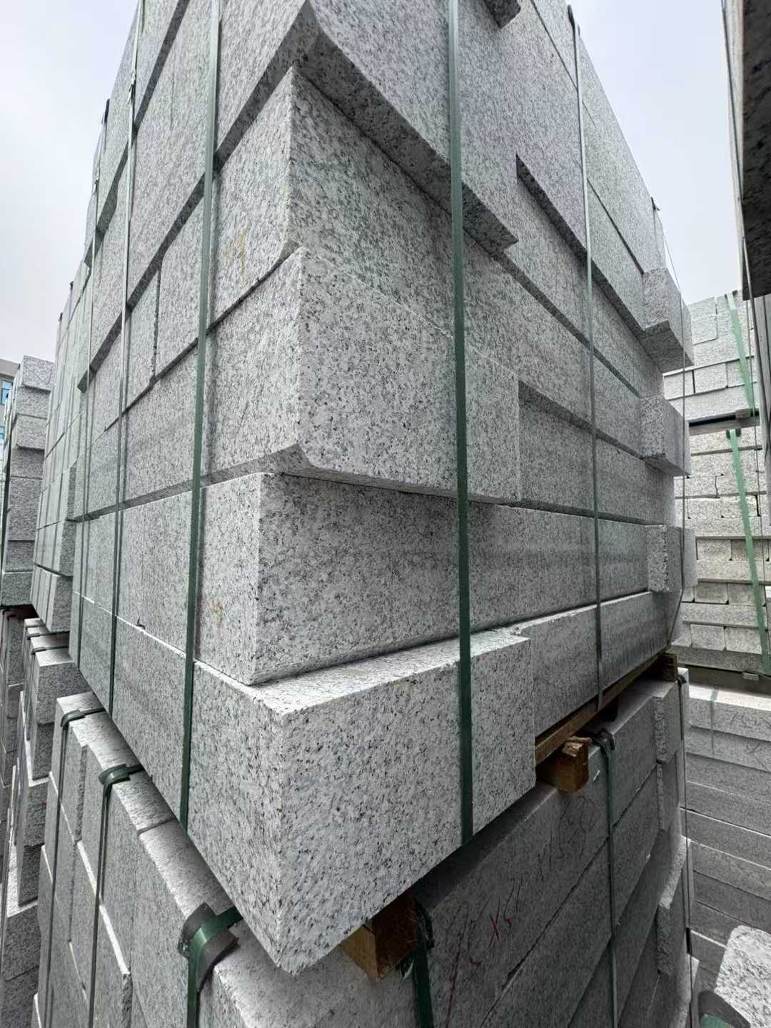 临汾芝麻白路牙石 马路牙子