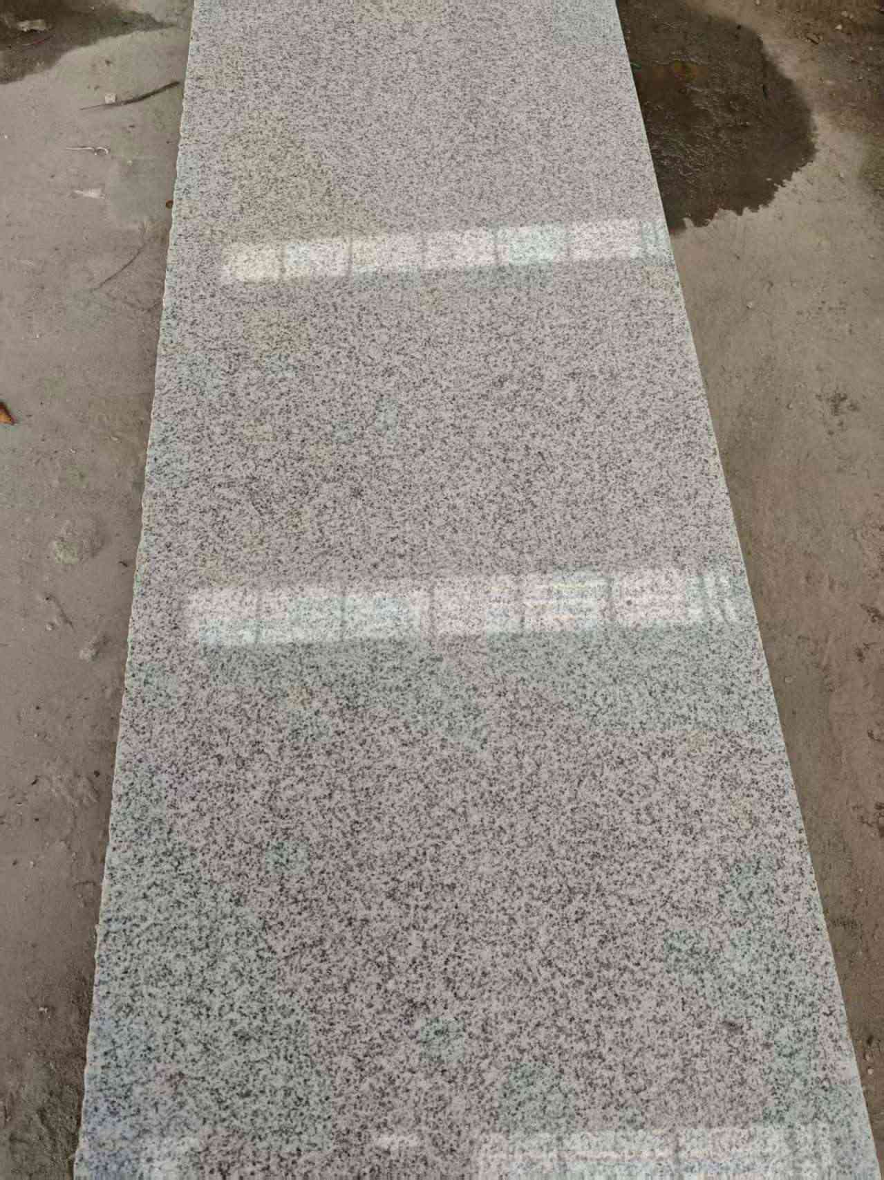 临汾芝麻白光面毛板